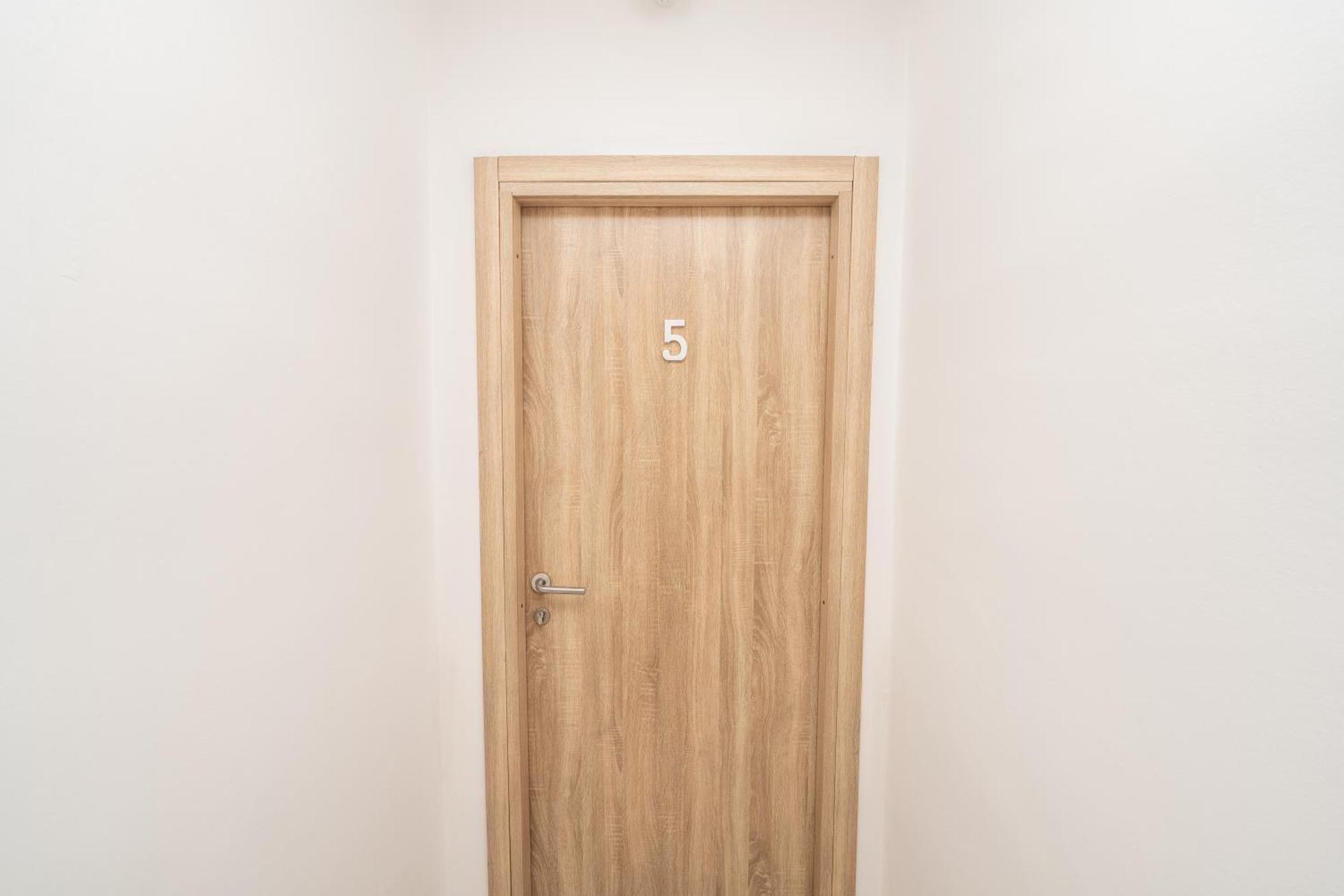 Central 128l Guest house